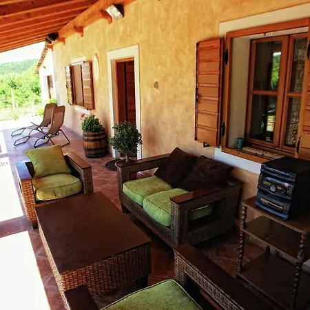 펜션 Garden House Rozi Roč